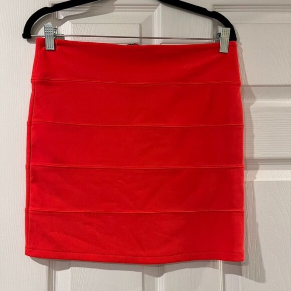 Millau Red Bandage Mini Skirt Size Medium - Picture 2 of 3